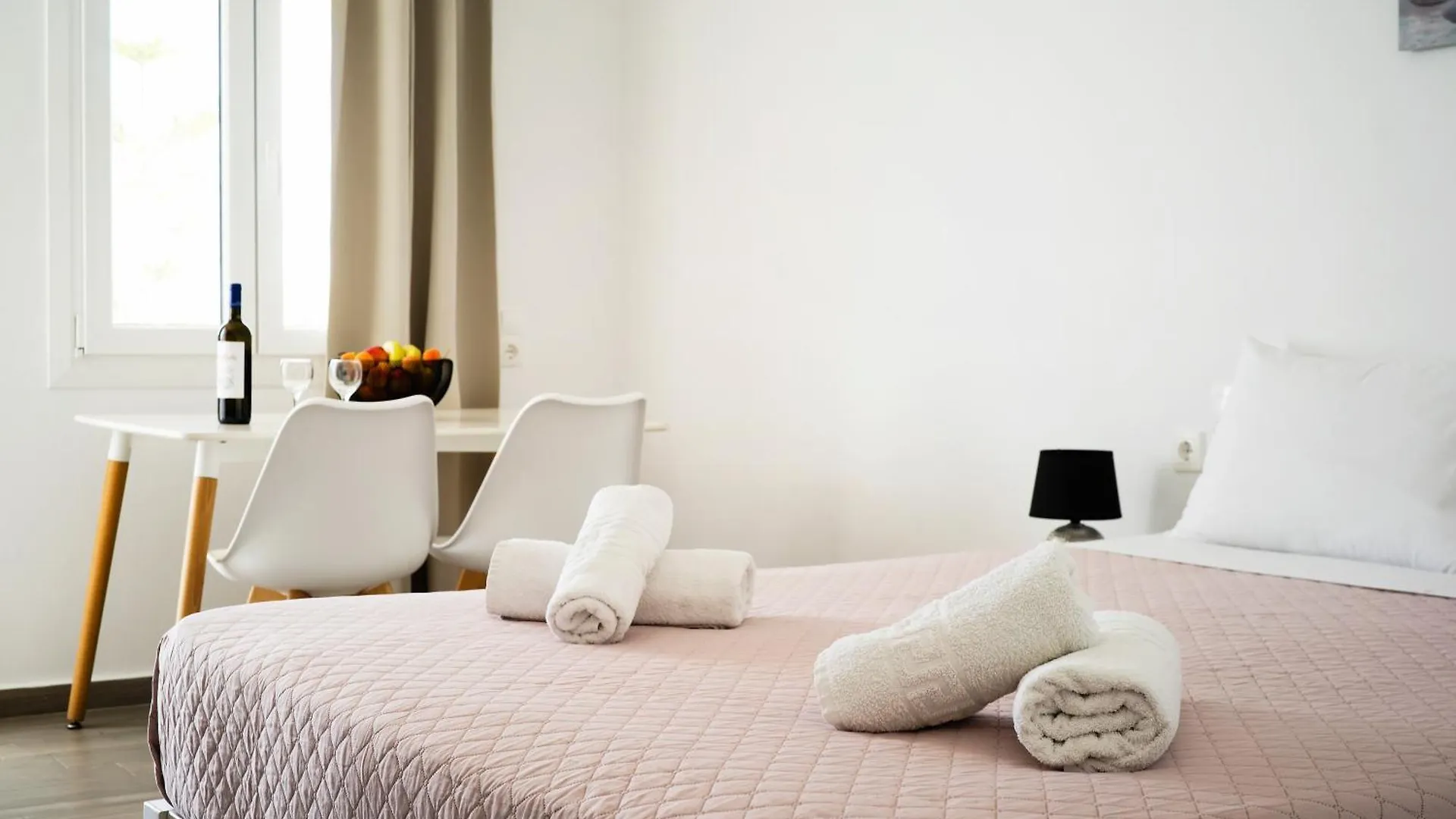Oniropetra Apartments Mykonos Plintri